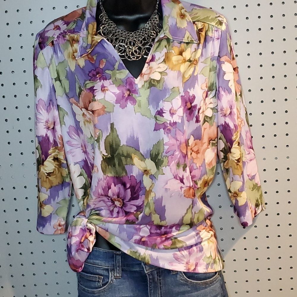 Fabulous Vintage Polyester Purple Floral VNeck Blouse! Sz Medium So Cool